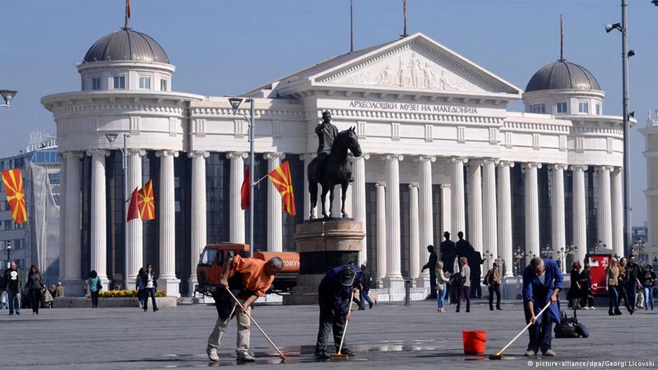 Για πολλά γέλια – Σκόπια, η πρωτεύουσα του Κίτς – Βίντεο